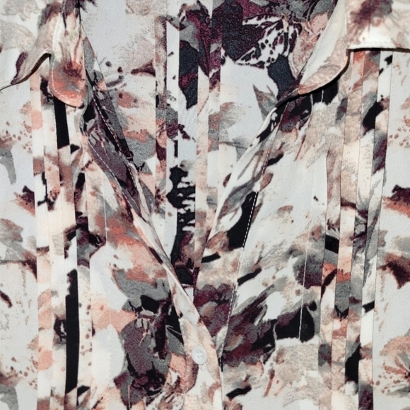 + IN Every Story Floral 3/4 button bell sleeve tunic length tie back top - Picture 7 of 11